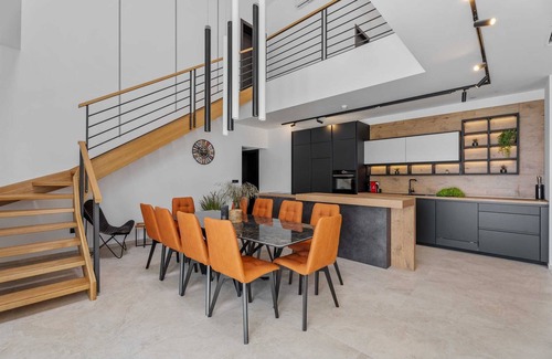 Omis Villa | Spacious Luxury 5-BR Villa for 10 by the sea, with infinity pool