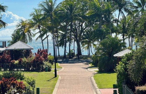 Clifton Beach House | Spacious Luxury House on Clifton Beach with Heated Saltwater Pool