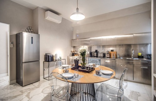 Rione VII Regola Apartment | Spacious Luxury Family Home - 6 AC/WIFI/Heating/Elevator