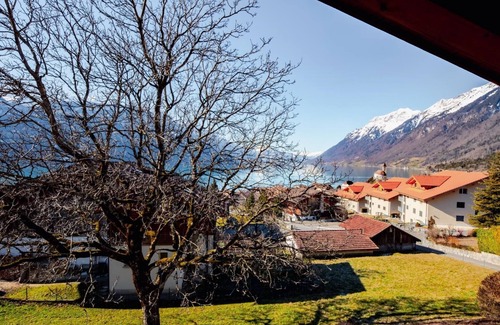 Brienz House | Spacious Luxury Home with Terrace, panoramic views, and walk to the lake!