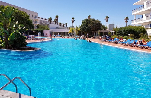 Telheiro Apartment | Spacious Marina Apartment lovely balcony view, near to pool, WiFi & UK Tv