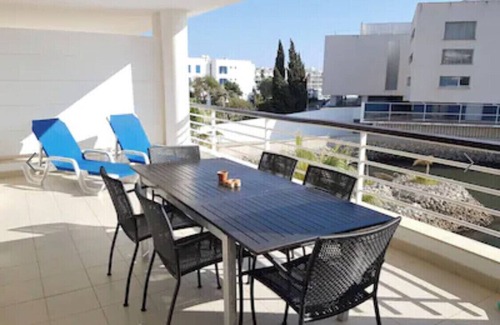 Telheiro Apartment | Spacious Marina Apartment lovely balcony view, near to pool, WiFi & UK Tv