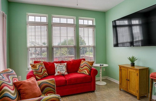 Mechanicsville House | Spacious Mechanicsville Townhome w/ Balcony!