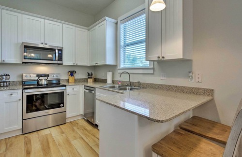 Miramar Beach Cottage | Spacious Miramar Beach Cottage w/Beach Access!