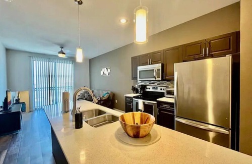 North Burnet House | Spacious & Modern 1Bd Domain w/Shared Pool & Gymn