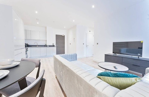 Barnt Green Apartment | Spacious & Modern 2 Bed Apartment in Solihull