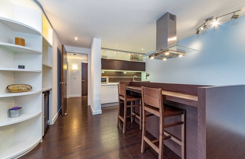 St. Dunstan's Apartment | Spacious, modern 2 double bedroom 1st floor flat in Mile End in quiet park