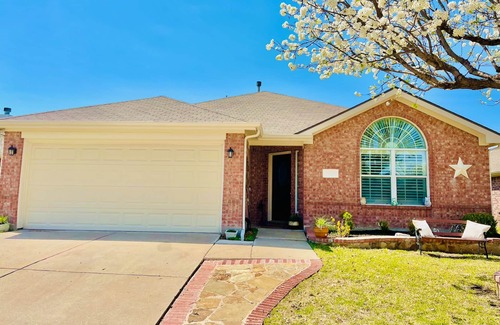 Little Elm House | Spacious, modern and comfy 4 bedroom home!