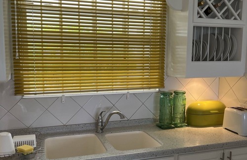 Prospect Villa | Spacious, modern and well-situated residence - 5mins walk to the beach!