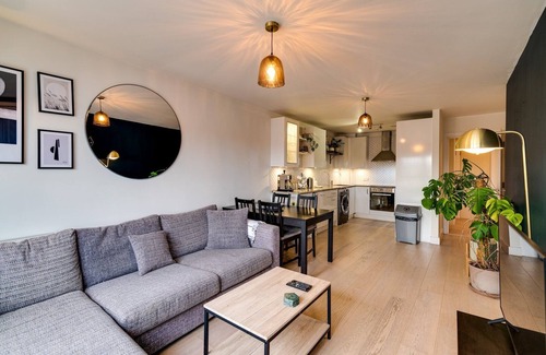 Camberwell Apartment | Spacious Modern Camberwell Apartment
