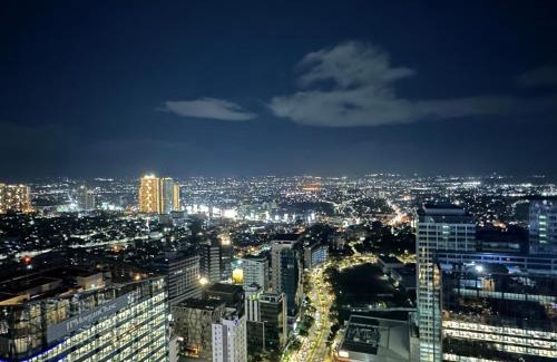 Bonifacio Global City Hotel | Spacious Modern Suites with Amazing City View