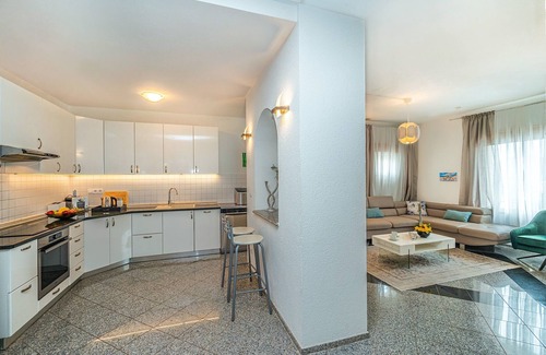 Okrug Gornji Villa | Spacious Modern Villa With 36 Sq m Pool Just 70m From The Beach