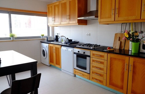 Foz do Arelho Villa | Spacious Modern Villa with Pool in Great Location On Silver Coast