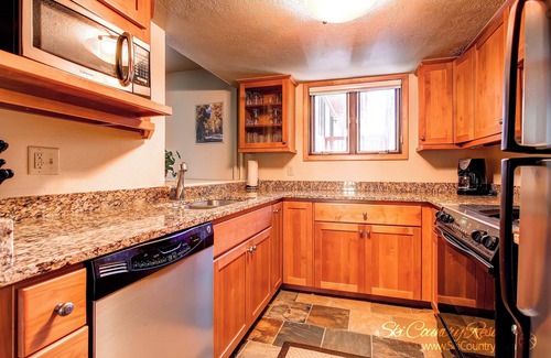 Warrior's Mark Condo | Spacious, Multi-Level Home Walking Distance to Slopes, Town & Pool
