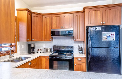 Sun Peaks House | Spacious multi level 4 bedroom + den townhouse with easy access to nearby runs and lift