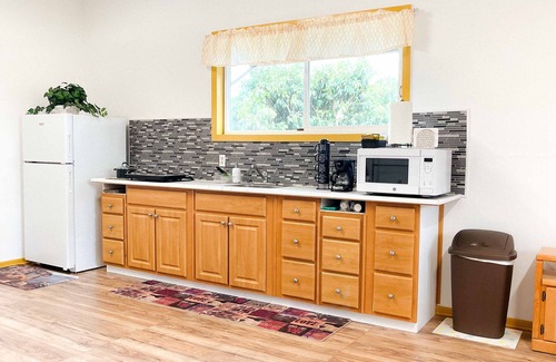 Discovery Harbour House | Spacious Naalehu Guesthouse Suites