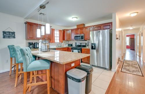 Newark House | Spacious Newark Duplex in Walkable Location!