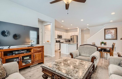 Gateway House | Spacious Newer Home, features 3 beds and 2.5 baths