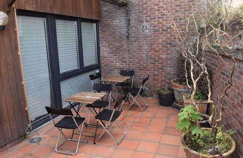Boom House | Spacious, Newly Renovated Home - 8 Min Walk to Tomorrowland