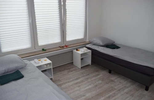 Boom House | Spacious, Newly Renovated Home - 8 Min Walk to Tomorrowland