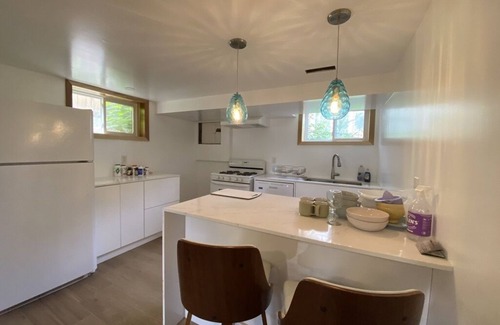 Sarnia House | Spacious Oasis