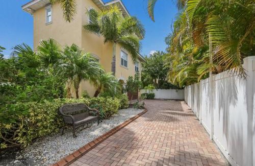 Holmes Beach House | Spacious Oasis home