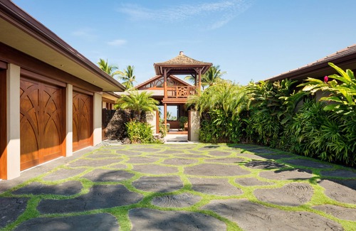 Kamuela House | Spacious Ocean View Home. Steps From White Sand Beach. Private pool & spa.