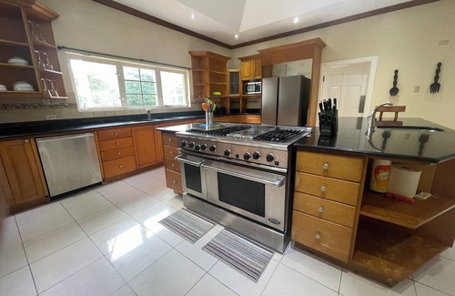 Montego Bay Villa | Spacious Oceanview Villa w/Pool & Staff in Gated Montego Bay Community