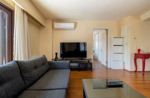 Tophane Apartment | Spacious One Bedroom Apartment with View and Elevator