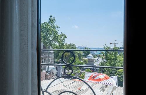 Tophane Apartment | Spacious One Bedroom Apartment with View and Elevator