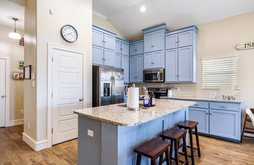 Corpus Christi House | Spacious one story waterfront escape with boat dock & kayaks! 1 mile to beach #B