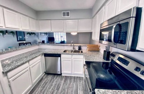 Spring Branch West House | Spacious pad 🌟 with private patio and shared pool🌟