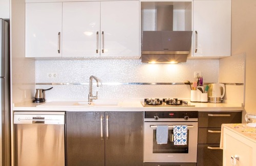 Kusadasi City Centre Apartment | Spacious Perfect Flat with Private Pool