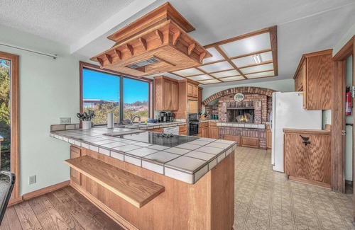 Bayshore House | Spacious Pet Friendly Oceanfront Home with Fenced Yard, Large Deck, Beach Access