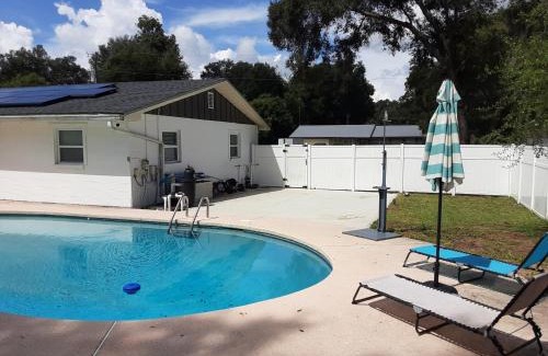 Putnam Hall House | SPACIOUS POOL HOME in North FL