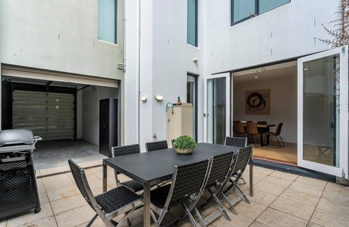 Port Melbourne House | Spacious Port Melbourne Home