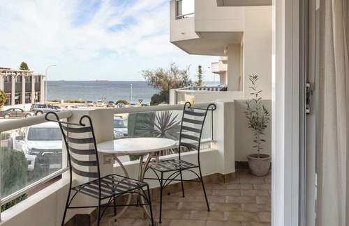 Cottesloe Apartment | Spacious, pristine abode with ocean views, directly opposite Cott beach & cafes!