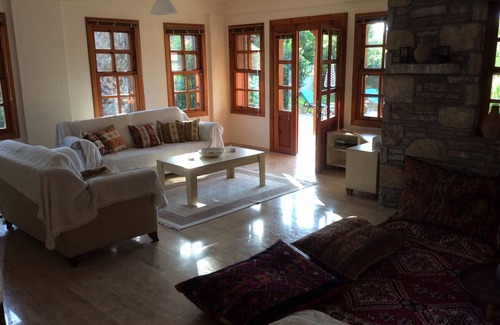 Dalyan Villa | Spacious private 3 bed villa . Private pool. A/C. Free wifi.