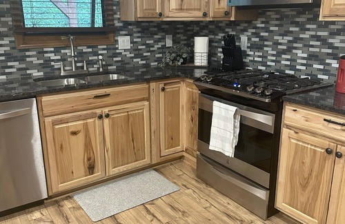 Eagle River House | Spacious Private Home w/Mountain Views, 7 P Hot Tub, Lg Patios, 4Bed, Sleeps 12