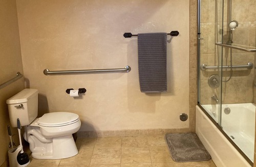 Marvel Apartment | Spacious Queen Studio! Bring your horses and dogs!