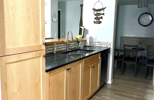 East Kootenay Condo | Spacious/Quiet 2bdrm, 2 bath with Mountain Views/Pool/Hot Tub/7night Disc!