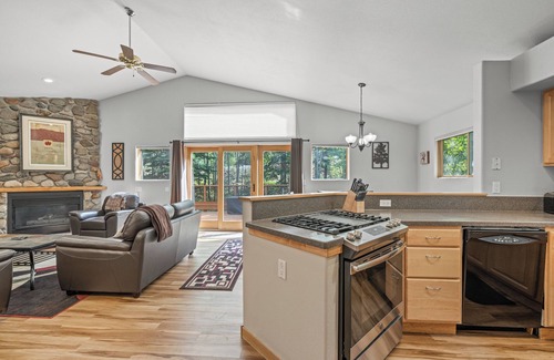 Wildernest House | Spacious & Quiet 6 BR w/Heated Garage Cutty Sark #1 & #2 Combo