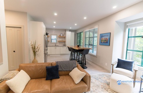 Blackcomb Condo | Spacious, Quiet, Golf Course Location. Wood Fireplace, Free Shuttle