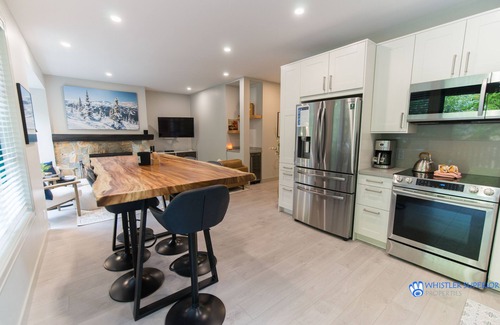 Blackcomb Condo | Spacious, Quiet, Golf Course Location. Wood Fireplace, Free Shuttle