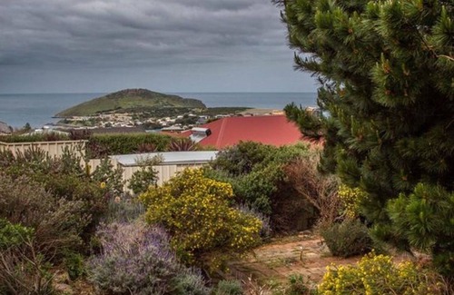 Encounter Bay House | Spacious Relaxing Family Home in Encounter Bay