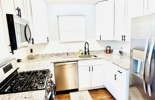 South Gate House | Spacious & Relaxing Glen Burnie Home! Perfect for Families!