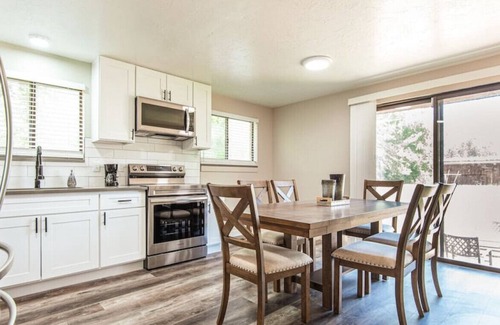 Greater Avenues House | Spacious Renovated Home Perfect for Big Fam/Groups