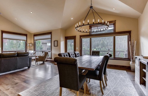 River Run Apartment | Spacious, Renovated 3 Bedroom Townhome