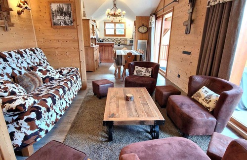 Valfrejus Apartment | Spacious Renovated Apartment for 10, Near Slopes & Center, Stunning Mountain Views