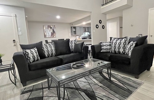 Northeast Houston House | Spacious Renovated Townhome in Houston!